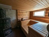 Tilava huone rannan lähellä - B&B