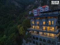 StayVista at Dos - The Himalayan Den with Jacuzzi - B&B Kasauli