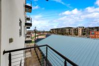 Metro View 2BR I Parking I King Bed I Workspace - B&B Dallas