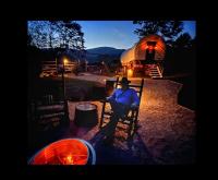 Luxury Glamping Wagon with mountain and vineyard views Winery - B&B Banner Elk