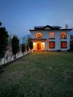 Deluxe Double Room (2 Adults + 1 Child)