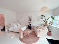 Cozy Coach House - Bed and Breakfast Kitchener