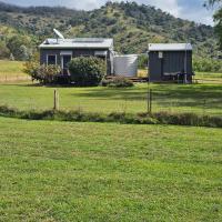 FarmStay Pepperina & Bird Sanctuary - Bed and Breakfast Bendemeer