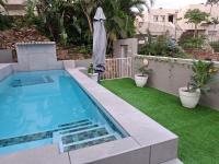 Close to the sea - Sea Facing Upstairs En-Suite Bedroom In Main House - Chambres d'hôtes Durban