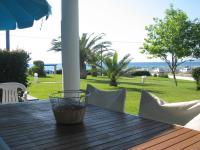 Seafront family house with garden - Possidi west beach - Bed and Breakfast Poseídi