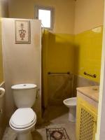 Dreibettzimmer mit Poolblick