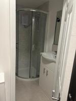 COZY DOUBLE Bedroom STUDIO With WIFI & PARKING Waltham Cross - B&B Cheshunt