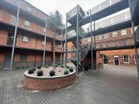 THE PHEONIX SUITE - 2 BEDROOMS - FREE ALLOCATED PARKING - JQ LIVING - BIRMINGHAM CITY CENTRE - SLEEPS 5 - LUXURY - 2 BATHROOMs - Chambres d’hôtes Birmingham