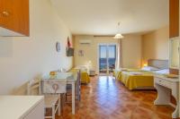 Studio (3 Adults)