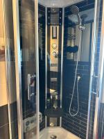 Apartamento de 1 dormitorio con balcón y vistas a la montaña 