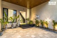 StayVista at Sundrift Villa with Pool, Wi-Fi, BBQ - Chambres d'hôtes Amritsar