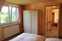 One-Bedroom Apartment with Shower