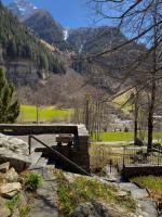 Private 3-story villa in Val calanca, Rossa - B&B