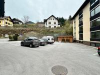 Miami Vice Appartement mit Balkon & Flussblick-Das Alpenzeit im Zentrum mit Parkplatz - B&B Bad Aussee