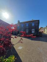 Clonbur House - Two bedroom village apartment - B&B