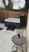 Country Guest House With Hot Tub - Chambres d’hôtes Leigh