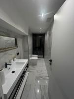 Vale House Apartment near Rho Fair - Bed and Breakfast