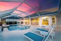 Free HeatedPool on SailboatAccessCanal boat lift - B&B Cape Coral
