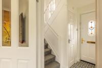 The Little Chinoiserie 2 bed house with large garden and only 7 min away from MK Central Rail station and City Centre - B&B
