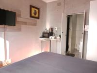 The Private and Cosy Guest House 5 - B&B Germiston