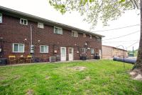 Spacious 2 Bedroom Townhome by StayLage - B&B Earth City