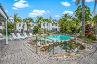 No 13 Noosa Riverfront Apartment - Bed and Breakfast Noosaville