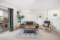 Stylish 1-Bed Stay with Balcony & Study Room - B&B Phillip