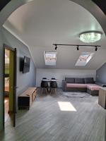 Простора сімейна оселя поруч з РАТУШЕЮ & бічна з Площею РИНОК кухня-студія та спальня - B&B Leópolis