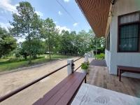 Whales Come to the River - Riverside - 3 rooms on 2nd floor - Chambres d’hôtes Ban Bang Phli Nuea
