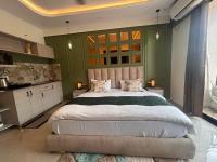 Up in the Clouds Omaxe Hazratganj - B&B Lucknow