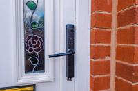 Cosy & Stylish 3-Bedroom Home Near Etihad Stadium & Coop Live Arena, Perfect for 8 Guests - Ferienwohnung
