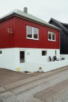 1BR Apt - Peaceful Village - Parking - Nature - B&B Hvalvík