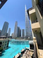 Full View Burj Khalifa and Fountains -Souk Al Bahar- Dream View holiday Home Rental - B&B