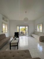 Modern Villa in Lesvos - Bed and Breakfast Apidiiás Lákkos