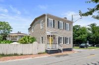 Charming Historic Duplex W Courtyard & Parking - Bed and Breakfast Savannah