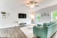 Stay and Play in Charlotte Family Home with Deck - Chambres d’hôtes Charlotte