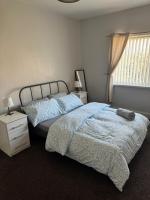 Spacious 2 bedroom flat in Newcastle w Free parking - B&B