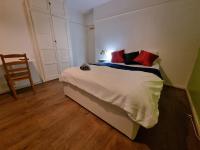 Spacious Double Room Ideal for Professionals Heathrow Uxbridge Access StockleyPark Brunel University Hillingdon Hospital Prologis Park - Chambres d'hôtes Yiewsley