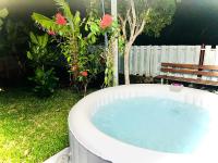 La Villa Des Lys avec jacuzzi - Bed and Breakfast