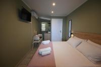 Studio Apartment with One Double Bed