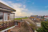 Coastal Charm In Clacton On Sea - B&B Holland-on-Sea