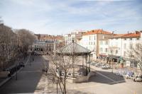 Beautiful apartment Place Nationale in Antibes old town - B&B