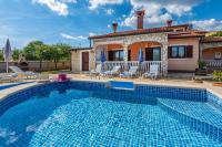 Villa Mirela, a romantic and charming pool villa - B&B Nedeščina