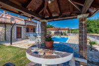 Villa Mirela, a romantic and charming pool villa - B&B Nedeščina