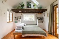 Dreamy Tiny House Cottage with Hot Tub and Garden Patio - B&B Nashville