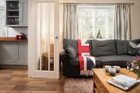 Beach Approach House - 30 steps from beach - Luxury house - kids slide and chill-out room - amazing location - garden - Chambres d'hôtes Filey