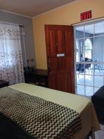 Deluxe Queen Suite