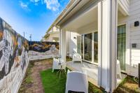 Cozy 3BD Space-Inspired Home - Patio Lounge & BBQ - Ferienwohnung