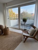Penthouse mit Loftcharakter - Parkplatz, Fahrstuhl & Balkon - B&B Kiel
