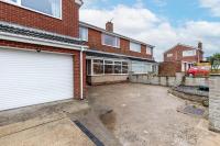 Stunning Bishop Auckland House with 5-bedrooms & 8 Beds Sleeps 12 with Free Parking by PureStay - Chambres d'hôtes Bishop Auckland